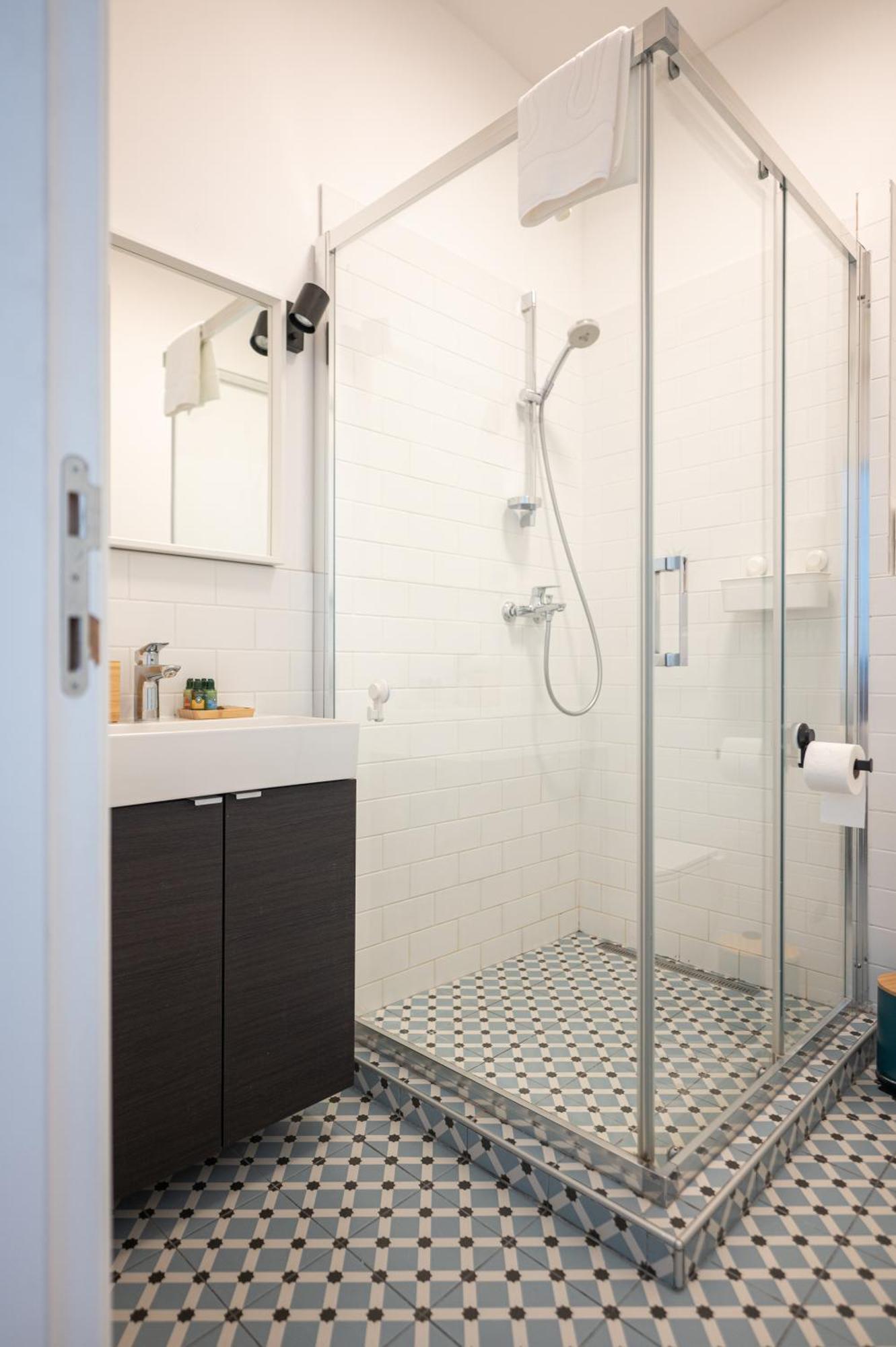 Wally By Flat White - With Elevator Apartment *